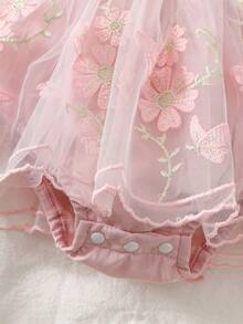 2pcs Baby Girl Sweet & Cute Pink Spaghetti Strap Off-Shoulder Ruffle Sleeve Floral Embroidery Mesh Romper & Headband Set, Summer Casual Outfit - Pink - View 8