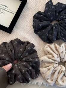 1 Set de Scrunchies de tela suave para mujer (gris oscuro, marrón, beige), lazos de pelo con estampado floral pequeño, accesorios de pelo casuales para peinados de cola de caballo y moño, accesorios de cabeza de otoño/invierno, bandas elásticas para el cabello, gomas para el cabello, cuerda para el cabello - Multicolor - Ver 8