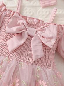 2pcs Baby Girl Sweet & Cute Pink Spaghetti Strap Off-Shoulder Ruffle Sleeve Floral Embroidery Mesh Romper & Headband Set, Summer Casual Outfit - Pink - View 5