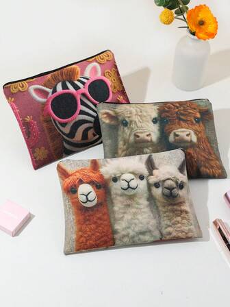 这款多功能化妆包采用3D羊驼、斑马和公牛图案设计，可用作文件袋、洗漱包和文具收纳包。它是学生、教师和旅行者的理想之选，也是完美的秋季家居装饰旅行收纳包。