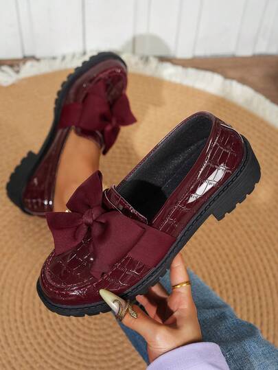 女士舒适套脚乐福鞋，厚底牛津鞋，英伦风厚底鞋，圆头，皮革材质，蝴蝶结装饰，复古时尚厚跟，适合音乐节、万圣节、圣诞节等场合。