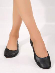 女士黑色轻便、赤足感、柔软百搭可折叠芭蕾舞鞋，适合室内穿着，春夏便携备用平底鞋 - 黑色 - 查看 4