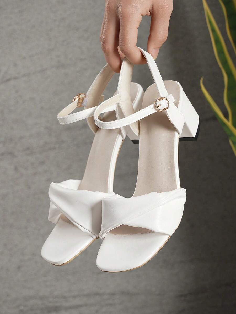 1 Pair White Elegant Reverse Strap Design High Heel Sandals, Fashionable Chunky Heel Ankle Strap Sandals Suitable For Banquet, Party, White Wedding