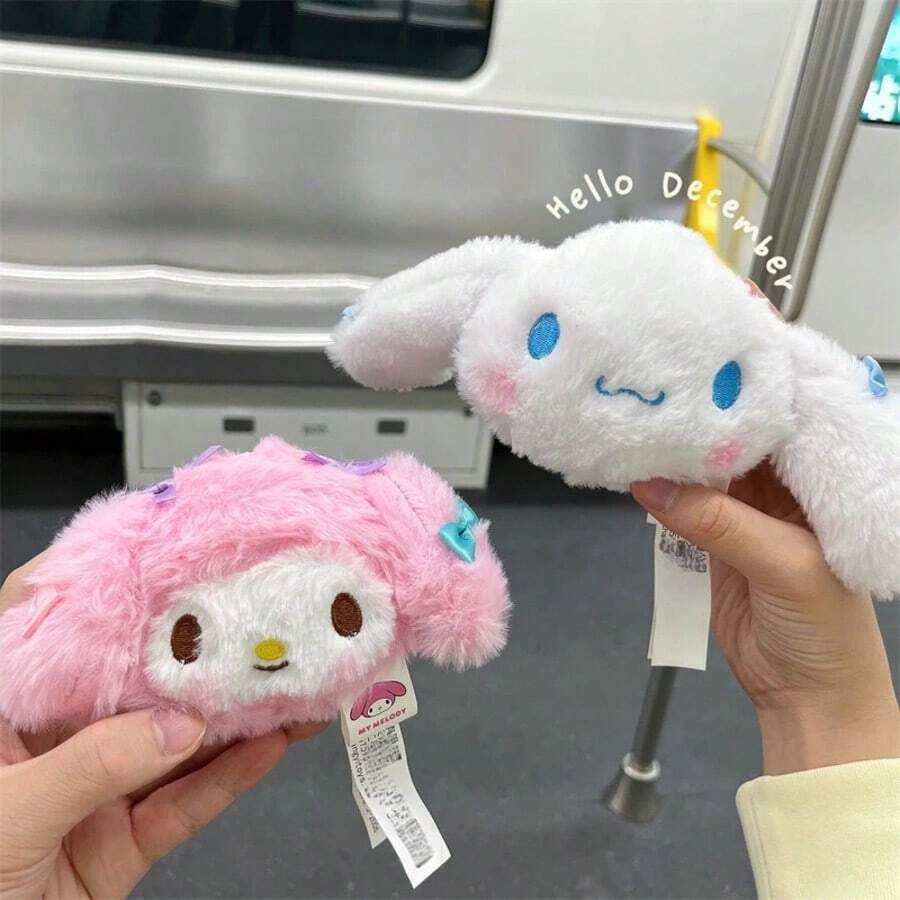 SANRIO 官方三丽鸥角色毛绒钥匙扣 - MyMelody、Cinnamoroll 头像造型中号毛绒钥匙扣 - 可爱卡通背包/包包挂饰,柔软毛绒钥匙扣,适合学生、女性和粉丝 - 生日、情人节、复活节、母亲节、感恩节、圣诞节和新年等节日的精美收藏礼物,完美的三丽鸥动漫包包配饰和毛绒玩偶收藏品 - 彩色 - 查看 1