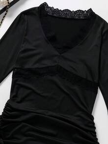 1件女士高品质牛奶丝V领撞色蕾丝套头荷叶边长袖连衣裙，春秋季 - 黑色 - 查看 9