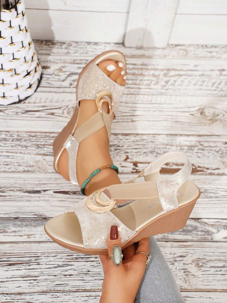2026新款女士香槟色亮片金属搭扣交叉绑带露趾厚底坡跟凉鞋 - 香檳色 - 查看 1