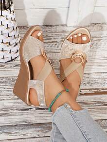 2026新款女士香槟色亮片金属搭扣交叉绑带露趾厚底坡跟凉鞋 - 香檳色 - 查看 2
