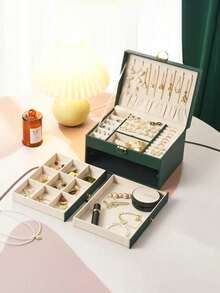 这款高端三层大容量首饰收纳盒采用奢华PU皮革制成，抽屉式设计，功能齐全，可上锁，是展示和收纳项链、耳环、手镯、戒指、手表等首饰的理想之选。它不仅是完美的首饰整理盒，也是节日礼物、女士礼物和情人节礼物的绝佳选择。