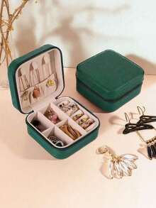 1个首饰收纳盒，首饰盒，化妆盒，旅行首饰盒，拉链盒，耳环盒，项链盒，戒指盒，便携式首饰盒，皮革收纳盒，首饰整理盒，便携式首饰，耳环，配饰盒，适合存放戒指、手镯、项链、耳环、发夹、唇环、唇彩、口红、化妆刷等。