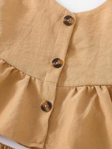 女婴卡其色吊带两件套，前扣设计+荷叶边下摆短裤配蝴蝶结，可爱春夏装 - 卡其色 - 查看 3