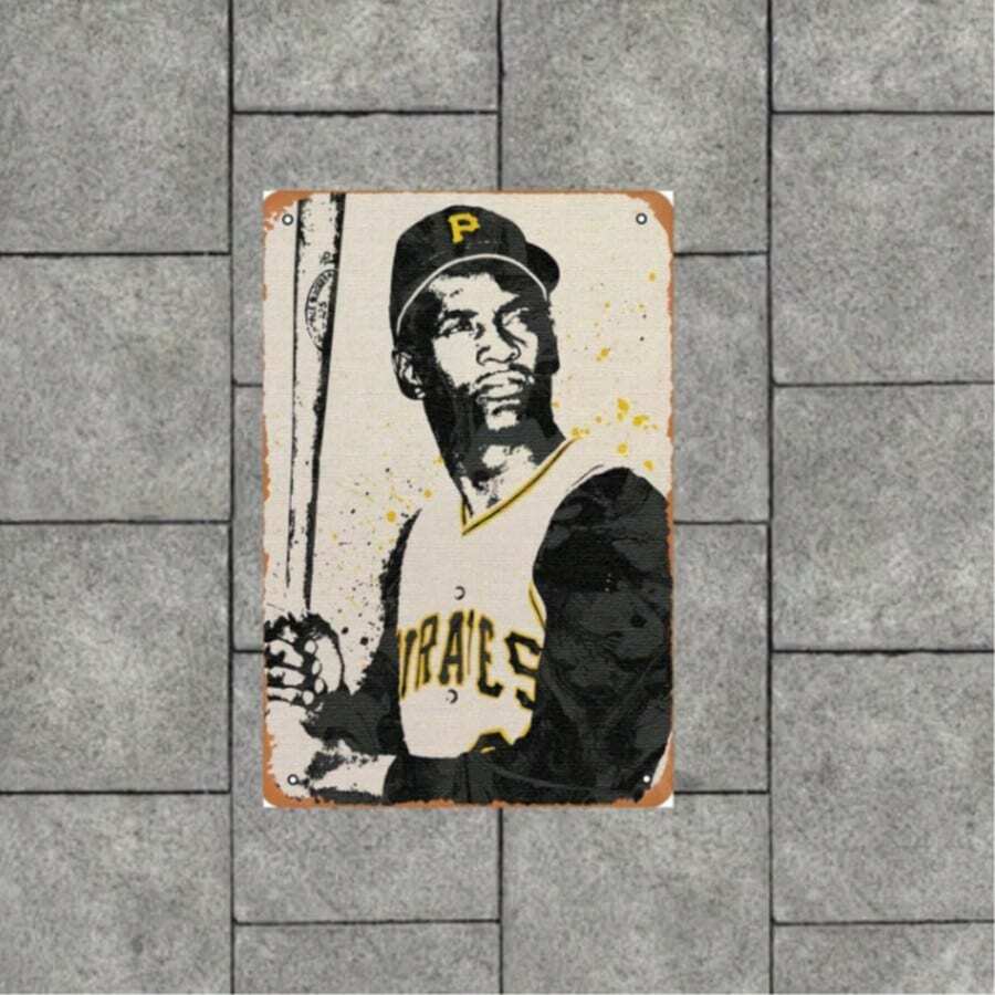 1 件复古金属锡牌 - 棒球传奇人物罗伯托·克莱门特 - 8 英寸 x 12 英寸无框墙饰，适合体育迷 - 金属材质，易于悬挂，是家居、酒吧、男士专属空间装饰的理想之选 - 彩色 - 查看 1