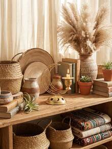 一套/件，层叠弧形星月金属烛台。这款烛台采用金属丝和金属底座制成，设计简约。其造型为新月形框架，由多个交织的弧线构成，搭配饰有星月镂空图案的圆顶底座和杯状烛托。 - 彩色 - 查看 12