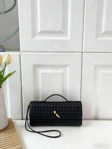 This Women's Vintage Woven Textured Handbag In Angolan Red Features A Retro Flap Design And Large Capacity. It's A Clutch, Tote, Or Shoulder Bag Suitable For Evening Wear, Everyday Occasions, And Parties. Perfect For Pairing With Festive Party Dresses, Evening Gowns, And Sequined Dresses, It's Ideal For Parties, Weddings, Dances, Banquets, And Other Events. - 黑色 - 查看 3