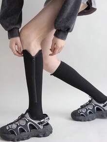 一双黑色时尚中筒女袜,侧边条纹拉链压缩袜,露趾隐形设计,适合健身塑形,运动侧拉链简约修身袜,独特的新年礼物 - 黑色 - 查看 7