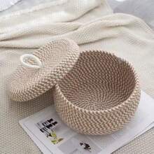 Cesto organizador de mesa em estilo boho, trançado, com tampa, ideal para decoração natalina. Perfeito para sala de estar, quarto, escritório, mesa de cabeceira, para guardar controles remotos, cosméticos, chaves, artigos de papelaria e diversos outros objetos pequenos. - Multicolorido - Ver 6