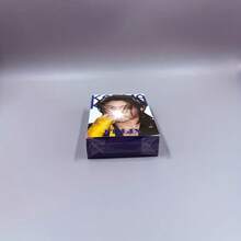 1盒127张照片卡和贴纸套装（包含55张迷你卡+72张贴纸），适合K/A/R/M/A系列粉丝应援、日记装饰、房间墙贴，是送给粉丝的理想礼物。 - 彩色 - 查看 8