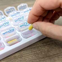 1pc Portable 31-Day Deluxe Pill Organizer - Transparent Compartment Lids, Weekly Labels And Removable Compartments - Ideal For Home, Travel, Holidays And Birthdays, Perfect Gift - Travel Pill Case, Pill Box, Handbag Pill Holder - Multicolor - View 3
