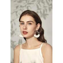 Raffia Hoop Earrings For Women Fun Boho Summer Beach Earrings Lightweight Handmade Straw Wicker Rattan Dangle Earrings Statement Geometric Round Drop Earrings - 白色圓盤 - 查看 8