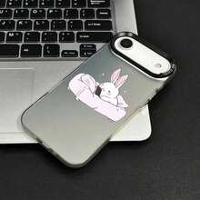 こちらの愛らしいホワイトいウサギの電話ケースは、シルバー材料で、17、16、15、14、13、12、11 Plus、17 Pro、17 Pro Max、17 Air、および17シリーズと互換性があります。 お友達、愛する人、または自分自身を分けるへの完璧なクリスマスプレゼントです。 - 半透明シルバー - チェックする 4