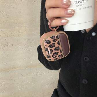 Modernt leopardmönstrat brunt PU-lädermagnetiskt skyddsskal med upphängningsögla, kompatibel med 4:e/3:e/Pro/Pro2/1:a/Pro3:e generationen, stängning, perfekt passform, snyggt vardagstillbehör