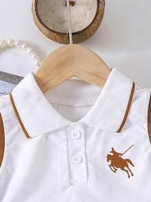 Bộ trang phục thường ngày dành cho bé gái tuổi teen: Áo tank top cổ polo in hình hiệp sĩ và chân váy xếp ly. - trắng - Xem 3