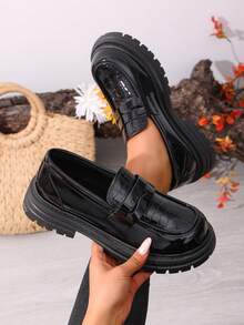 Bequeme Damen Loafers, Rundkopf Design, modisches Farbschema, ähnlicher Stil wie Penny Loafer, Dicksohlige Lässig Schuhe, Karomuster Dekor, geeignet für alle Jahreszeiten - Schwarz - Übersicht 2