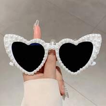 1副女士心形时尚眼镜，饰以人造珍珠，纯色新娘风格眼镜，印有“BRIDE TO BE”字样，装饰性婚礼纪念礼品眼镜