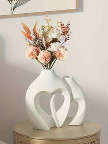 两件套简约现代花瓶，散发着浓郁的斯堪的纳维亚风格。这些花瓶可用于书架装饰，其精致的设计和独特的波西米亚魅力使其成为客厅、玄关或咖啡桌上的绝佳家居装饰品。