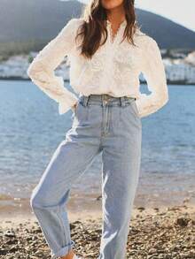 女士优雅长袖白色蕾丝衬衫，适合约会、休闲穿着或通勤。这款时尚的秋季上衣采用喇叭袖设计。春季 - 白色 - 查看 7