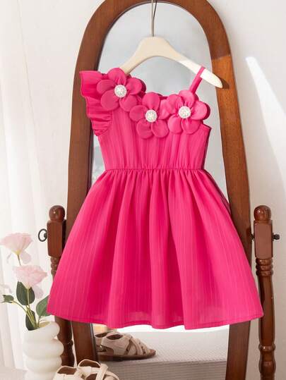 Đầm trang trí hoa màu hồng tươi sáng, ngọt ngào và năng động dành cho bé gái nhân dịp Lễ Tình nhân.