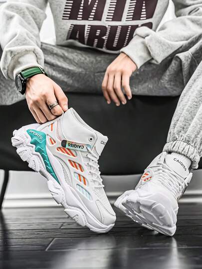 专业跑鞋，采用碳板技术，轻盈缓震，防滑TPU橡胶外底，透气白紫渐变色，适合健身房锻炼，男女通用高性能运动鞋，四季皆宜。