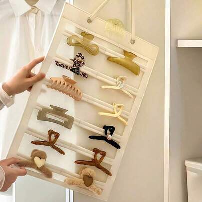 Giá treo kẹp tóc MIJIAN 1 chiếc (Hồng/Trắng) - Giá treo tiết kiệm không gian với nhiều loại kẹp tóc thời trang (Họa tiết da báo/Lông xù/Trang trí ngọc trai/Kiểu acrylic). Thích hợp cho phòng tắm/phòng ngủ/tủ quần áo, giá trang trí dễ thương này giúp sắp xếp gọn gàng và dễ dàng lấy ra các phụ kiện tóc, một vật dụng lưu trữ thiết yếu dành cho phụ nữ và các cô gái.