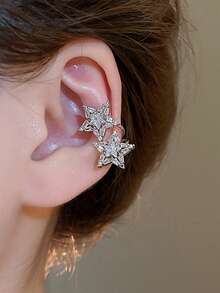 1件 2026新款立方氧化锆星形银色夹式耳环，轻盈奢华时尚，适合女性日常及派对佩戴，左右耳均适用