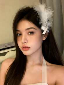 女士优雅白色羽毛蝴蝶结水晶鳄鱼夹发夹，适合日常佩戴，居家、学校、海滩、办公室、派对、节日、生日、返校、学院风、新年、情人节、母亲节、婚礼、音乐节、春夏秋冬等各种场合，是理想的头饰和发饰。 - 白色 - 查看 6