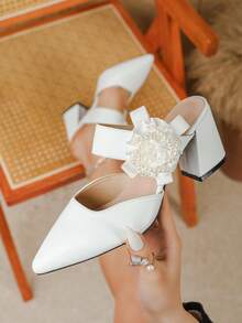 Sapatos de salto grosso com bico fino e tamanhos grandes, versáteis para ocasiões casuais e festas. - Branco - Ver 1