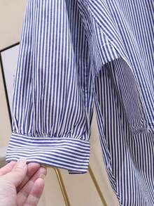 女士休闲棉混纺条纹前后开襟长袖衬衫，宽松版型，前短后长设计 - 藍白色 - 查看 8