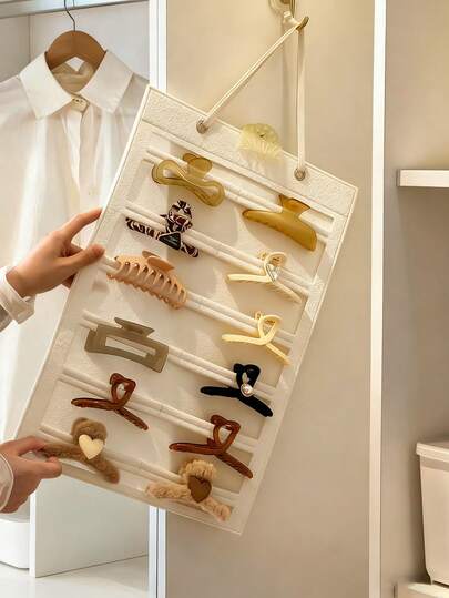 Giá treo kẹp tóc MIJIAN 1 chiếc (Hồng/Trắng) - Giá treo tiết kiệm không gian với nhiều loại kẹp tóc thời trang (Họa tiết da báo/Lông xù/Trang trí ngọc trai/Kiểu acrylic). Thích hợp cho phòng tắm/phòng ngủ/tủ quần áo, giá trang trí dễ thương này giúp sắp xếp gọn gàng và dễ dàng lấy ra các phụ kiện tóc, một vật dụng lưu trữ thiết yếu dành cho phụ nữ và các cô gái.