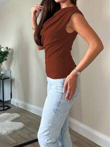 Áo croptop nữ thanh lịch, giản dị, độc đáo với thiết kế bất đối xứng vai, áo ngắn ôm sát gợi cảm hở eo cho mùa hè. - Rỉ Nâu - Xem 4