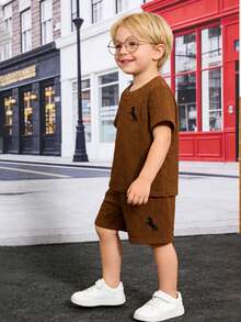Bộ 2 món/Bộ quần áo thun tay ngắn cổ tròn màu trơn kèm quần short họa tiết ngựa hoạt hình và chữ cái tiếng Anh thời trang giản dị, quà tặng ngoài trời cho bé trai, mùa hè - màu nâu - Xem 5