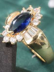 这款奢华优雅的深蓝色合成花形戒指，是一款创意手工珠宝，男女皆宜。适合日常佩戴和度假旅行，是馈赠亲友和时尚搭配的理想之选。 - 金色 - 查看 8