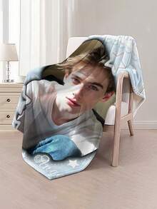 1件极简设计 - 蓝粉蝴蝶翅膀图案法兰绒毯，左右两侧均可定制照片。独特新颖，现代简约设计，奢华情人节礼物，适合送给朋友和爱人 - 柔软轻盈保暖，四季皆宜 - 适用于床、沙发、办公室、户外露营和旅行 - 多功能毯子、披毯、装饰毯