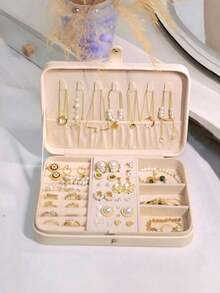 1个PU材质首饰收纳盒，便携式旅行首饰整理盒，梳妆台收纳盒，多隔层旅行首饰展示盒，礼品收纳盒，展示盒，简约翻盖设计，大容量，适合收纳戒指、项链、耳环、手表、口红等饰品，卧室用品，户外旅行用品，纽扣闭合，美观国际风，适合旅行和居家使用，是送给女孩的理想礼物。 - 按扣首飾盒 - 查看 6