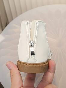 Giày sandal đính ngọc trai sequin mới cho bé gái mùa Xuân/Hè 2026, sandal đế bằng kiểu La Mã với hai quai ngang mắt cá chân, đa năng cho tiệc tùng và kỳ nghỉ. - Màu be - Xem 7