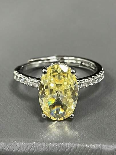 1 chiếc nhẫn kim cương vàng hình trứng siêu sáng lấp lánh cao cấp, đính đá Zirconia, kiểu dáng sang trọng, tinh tế, phù hợp cho phụ nữ đeo hàng ngày, dự lễ hội, tiệc tùng hoặc làm quà tặng bạn thân.