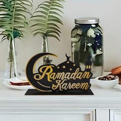 中秋节木制标牌一件，适用于中东节日派对场景的装饰品，也可作为桌面木制牌匾，用于斋月和开斋节。由商家出售。