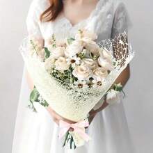 1/2 捲粉色提花網格花卉包裝紙，適合包裝鮮花、情人節花束、新娘派對、婚禮、週年紀念、生日派對、嬰兒洗禮和畢業禮物，也是手工藝品的理想選擇 - 彩色 - 查看 4
