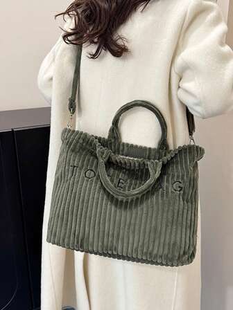 1个女士仿麂皮手提包，配有可调节肩带，防刮耐磨，可装护照、现金、身份证、信用卡，轻便，适合通勤/休闲出行，时尚百搭。