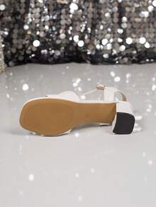 一双白色优雅反向绑带设计高跟凉鞋，时尚粗跟踝带凉鞋，适合宴会、派对、白色婚礼等场合。 - 白色 - 查看 8