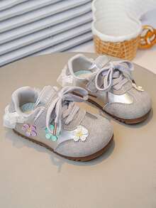 1双校园风儿童运动鞋，蕾丝花童高性价比运动鞋，轻便软底跑步儿童滑板鞋，2025新款时尚训练鞋 - 銀色 - 查看 3