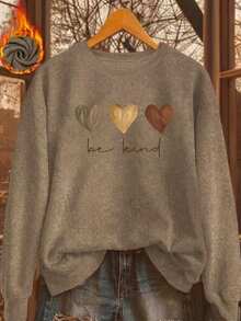 Maglietta oversize da donna con motivo a cuore tricolore e la scritta "Trattare gli altri con gentilezza" stampata. Rassicurante, confortevole e alla moda. - Grigio terroso - Visualizzare 2